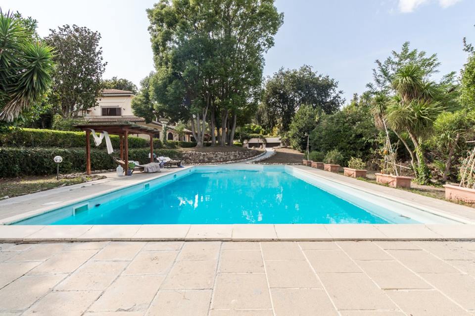 Angela Cingolani Architetto con Roberta Anfora Casa Abitata dopo - piscina