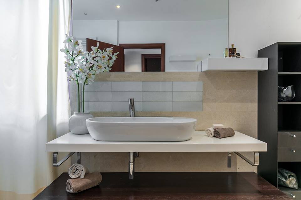 Angela Cingolani Architetto con Roberta Anfora Casa Abitata dopo - bagno