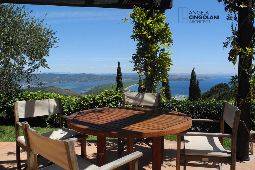 Angela Cingolani Architetto - THE SUNRISE VILLA PORTO ERCOLE - view table
