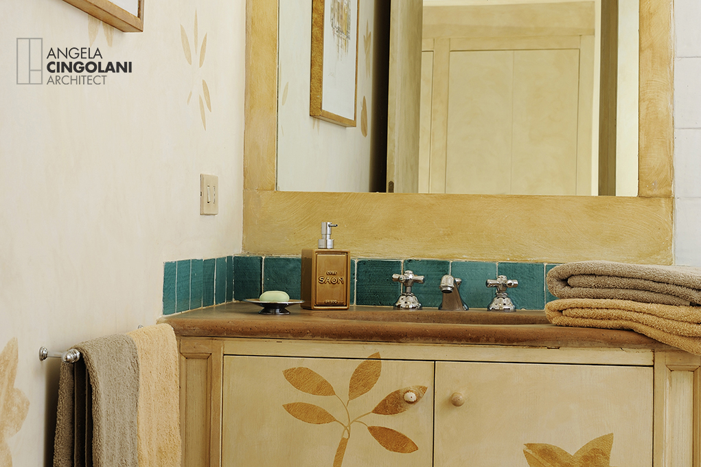 Angela Cingolani Architetto - THE SUNRISE VILLA PORTO ERCOLE - Yellow Bathroom